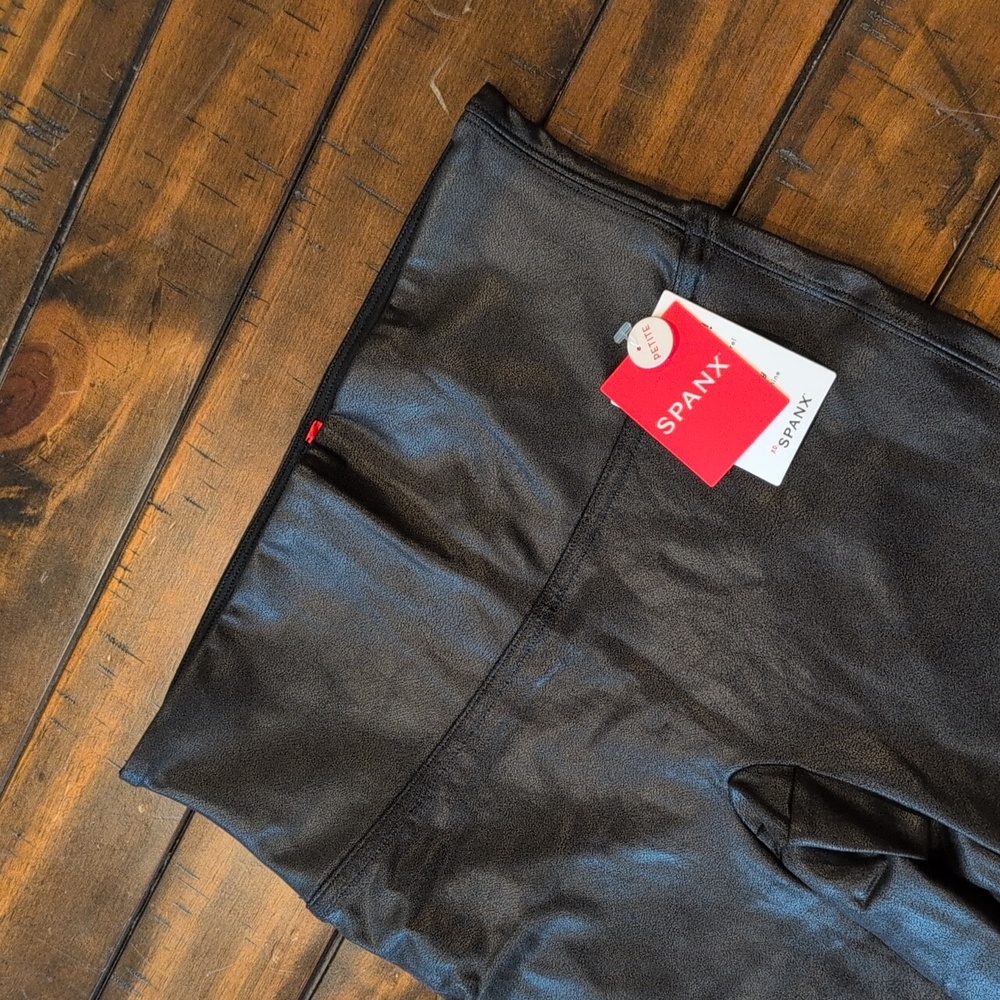 Spanx Faux Leather Leggings Petite - Picture 5 of 9
